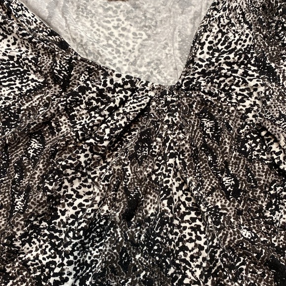 ✨HP✨ EUC Ann Taylor top - Picture 2 of 4